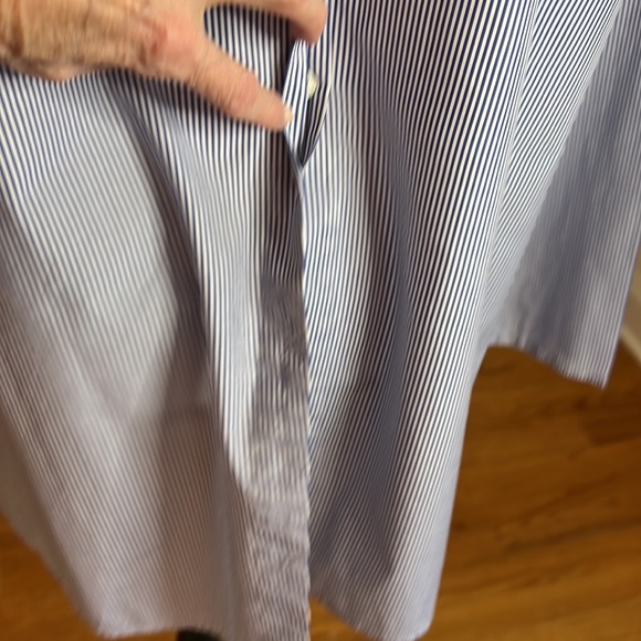 Theory light blue pinstriped cotton tunic with button back slit opening NWOT - Picture 4 of 10